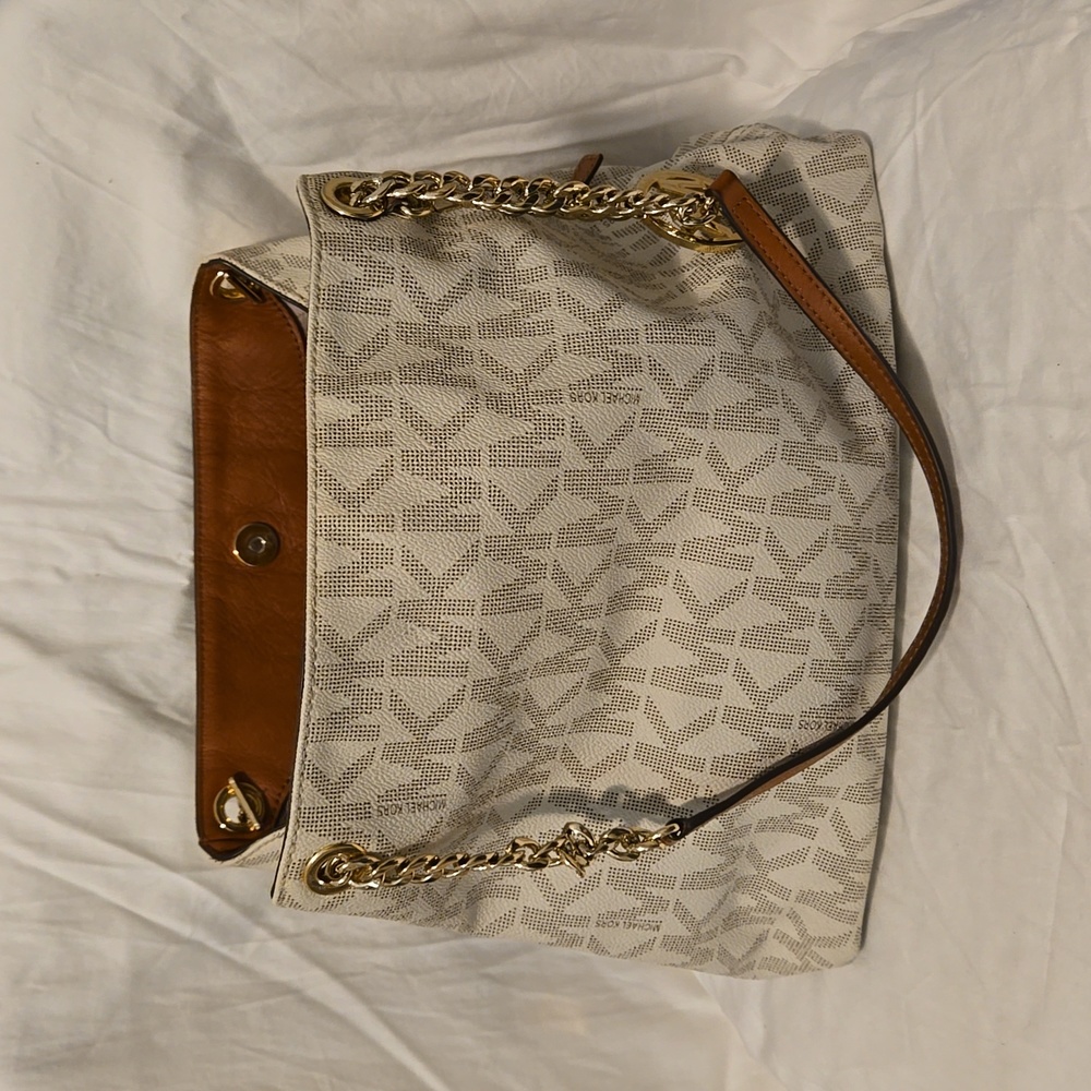 Micheal Kors Jet Set Chain Tote and Wallet - Picture 3 of 13